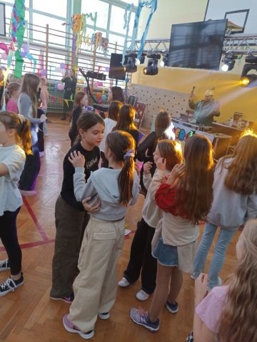 b_1024_768_0_00_images_2023_2024_WYDARZENIA_Choinka_418281374_840815977846352_4630280391211993987_n